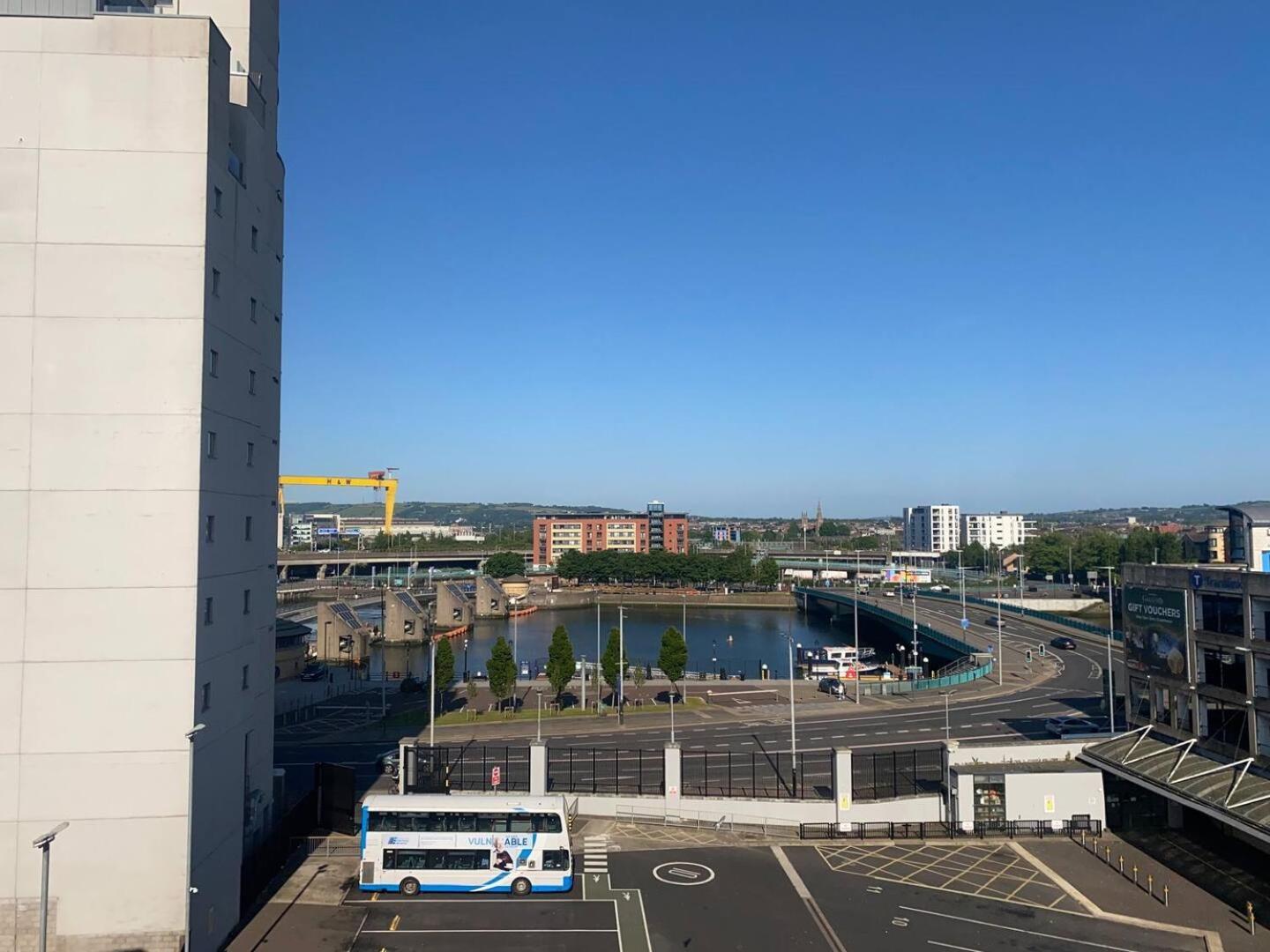 2Br Spacious City Centre Apartment Belfast Extérieur photo